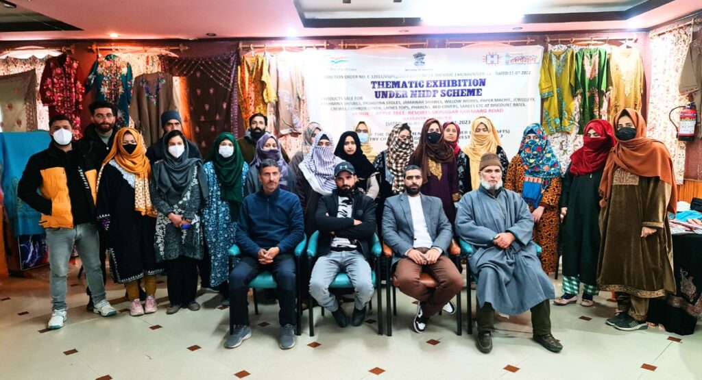 About Us | Alumdar Handicrafts: Discover Inspiring Craftsmanship and Local Artisanship